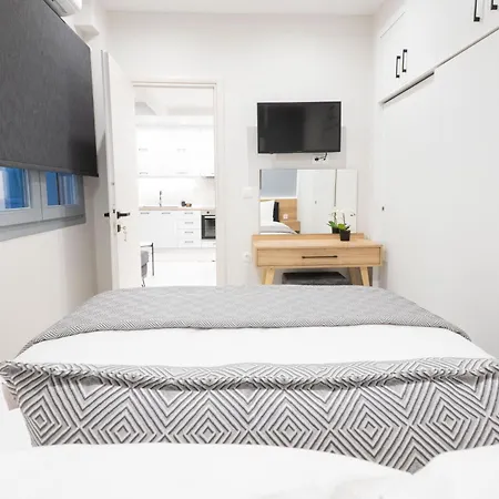 Apartment F & B Collection - Center Hidden Gem