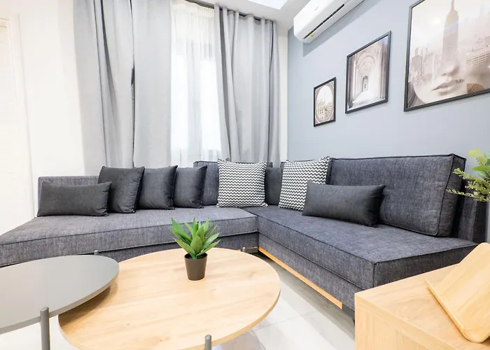 F & B Collection - Center Hidden Gem * Salonic